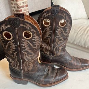 Artiat square toe boots Size 11 D style #34824.